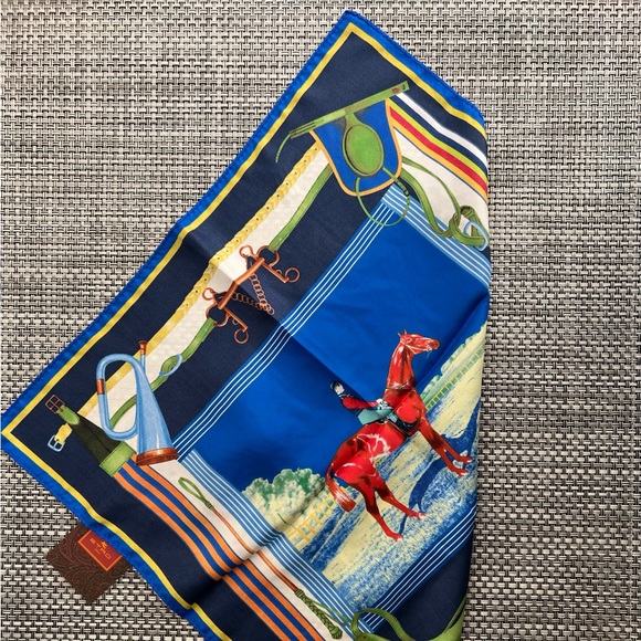 New Women’s “ETRO” Square Silk Scarf - Picture 5 of 6